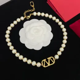 Collares de perlas para mujer Colgantes de diseñador Joyas Collar de amante de oro Cadenas Diamantes Hombres Mujer Accesorios de fiesta Charm V Collares 2302215D