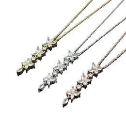 Colliers pendentifs pour femmes Collier de forage à cheval à quatre feuilles de bijoux pour hommes trois fleurs