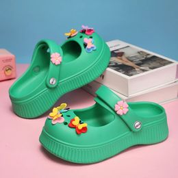Chaussures perforées pour femmes classiques à la mode douce Sole Baotou Baotou Baothes Slippers Mary Jane infirmière élevée 240420