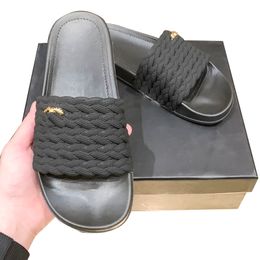 Talons de plate-forme pour femmes pantoufles pantoufles tressées Sandales Sandales et confortables Slide Classic Black Mule Luxurys tongs de grande taille 40 Mule Ladie Designer Casual Shoe