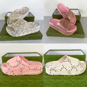 Sandalias de plataforma para mujer Chanclas de goma Zapatillas antideslizantes de diseñador Pisos de lujo Chanclas de playa de fondo grueso Multi-temporada y multi-lugar Unisex 35-45 Con caja NO438