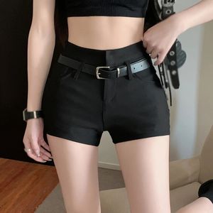 Dames retro zwarte shorts met riem sexy en slanke zomer Koreaanse mode StyleSolid minimalistisch volledig afgestemd op Y2k-kleding 240215