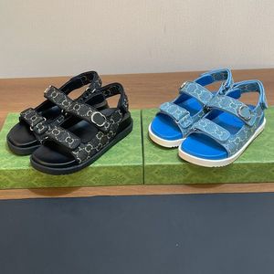 DAMES SANDAAL MET DUBBEL 771575 designer sandalen Letter Sandalen Platte Sandaal lichtblauwe en ivoorkleurige denim sandalen Lending eigentijdse, sportief aanvoelende sandaal 24s nieuw