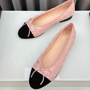 Sandales de styliste à bout rond et plat pour femmes, chaussures habillées en cuir à carreaux à motif pressé, chaussures plates mignonnes de Style décontracté pour filles