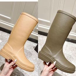 Botas de lluvia sin costuras para mujer, diseñador C, botas impermeables de altura media, botas de caballero, botas de lluvia antideslizantes a la moda