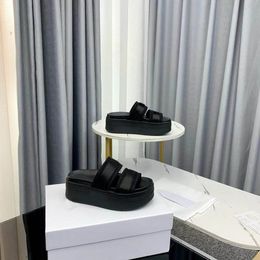 Sandales de tissage romaines dentelées dentelées de haute qualité de haute qualité diapositives de sandale ultra-légère Sandale Casual Shoes Platform Summer
