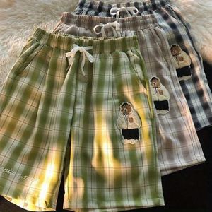 Pantalones cortos para mujer Diseño Oso Patrón Checker Trendy para el verano Moda informal suelta Ropa de calle Y2K 230408
