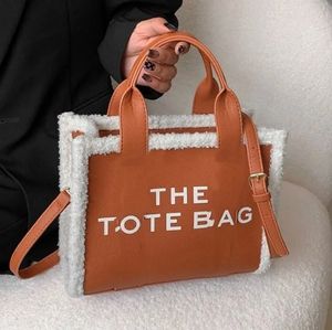 Icare Oversize boodschappentas Designer handtas LOULOU schoudertas met mini-portemonnee gewatteerde schapenvacht Damesreisrugzak Schoudertas Boodschappentas Zwart