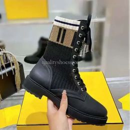 Femmes Silhouette Bottines Designers Fendie bottes talons hauts chaussures de danse coupées avec textile noir Martin chaussettes à talons hauts bottes brodées chaussures habillées plate-forme dame