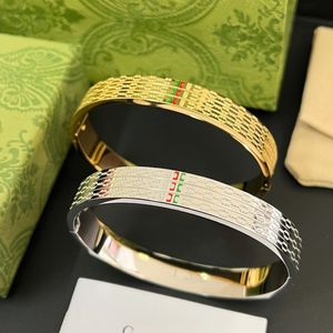 Bracelet de luxe à plaque argentée pour femmes