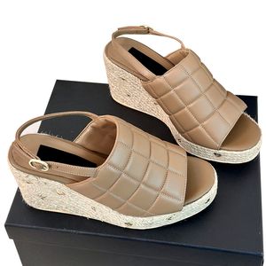 Dames slingbacks jurk schoen wig platform hakken 8 cm sandalen ontwerper gewatteerde textuur matelasse oxfords straw girl
