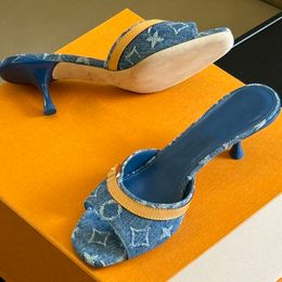 Sandales à enfiler pour femmes Designer Denim Talons aiguilles Pantoufles avec diapositives imprimées Mules pour dames Tongs Chaussures de plage en plein air Chaussures de loisirs pour filles Chaussures décontractées d'été