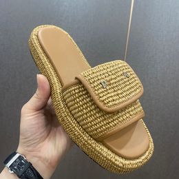 Slip para mujer Slippers Plataforma Tacones Sandalias Diseñador Rafia Toboganes tejidos Tobogados al aire libre zapatillas Damas Mulas de verano zapato de ocio zapato casual para vacatiom