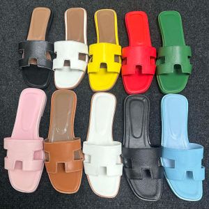 Slippers pour femmes Fashion S Floral Slipper Cuir Rubber Flats Sandals Summer Beach Shoes Loafers Gear Bottoms Sliders