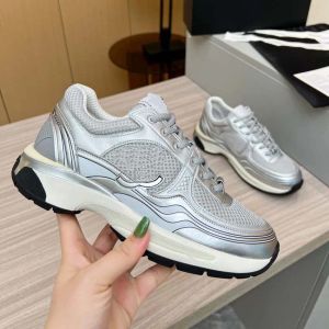 Luxury Designer Trainer Cuir Outdoors Sneaker Tennis Randonnée Basketball Fashion Casual Shoes Run Shoe New Style Lady Womens Top Quality Girl Girl Low Walk Men With Box