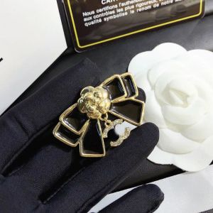Womens stempel broche luxe merk Desinger sieraden Diamond Pin bloem broche 18k vergulde vintage mode liefhebbers cadeau bruiloft accessoires
