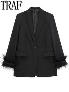 Costumes de femmes Blazers Traf Black Feather Blazer Women Button Fashion Femme Vestes élégantes Casuals M mantes d'hiver à manches longues 230817