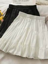 Femme Summer Sexy High Slim plissée une ligne mini jupes coréennes Casual Casual Black White Jupe alt Clothes Femme 240517