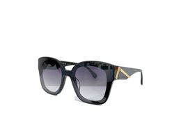Dames zonnebril voor vrouwen Men Sun bril Mens Fashion Style Beschermt ogen UV400 -lens met willekeurige doos en case 40098 33