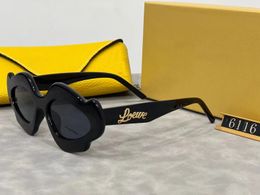 Lunettes de soleil pour femmes et hommes, Style à la mode, protège les yeux, lentille UV400, avec boîte et étui aléatoires, 6116