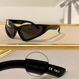 Gafas de sol para mujer para mujer, hombre, gafas de sol para hombre 0202, estilo de moda, protege los ojos, lentes UV400 con caja aleatoria