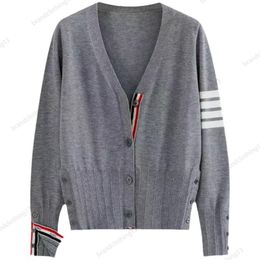 Pulls de femmes Version correcte Nouveau Tom Wool Cardigan Bloc Color Block Splice Knit Mens and Womens Pulls Four Bar Top Top Coat