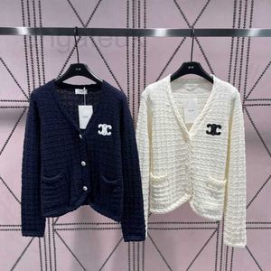 Chandails pour femmes Designer 23 Automne / hiver Nouveau style broderie de mode en V V-couche en tricot-couche FYFK