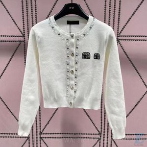 Chandails pour femmes début d'automne couture diamant personnalisé bouton d'amour tricoté Cardigan 230904