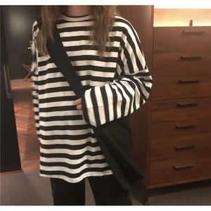 Womens T-shirt Harajuku Gestreepte T-shirt Lange Mouw O-hals T-shirts Ulzzang Koreaanse Casual Oversized T-shirt Femme Zwart Tops