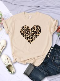 T-shirts pour femmes Loopard Love personnalité imprimé femmes Tshirts Casual Owck Clothing Vintage All-Math Tops confortable Street Womans Short