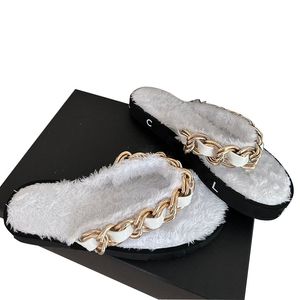 Sandales de string pour femmes avec des pantoufles de chaîne dorée talons de plate-forme de créateurs tongs tongs tongs texture majuscules mules classiques chaussures de plage extérieures pour la fête