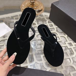 Tangas para mujer Chanclas Slanals Diseñador Resbalón en diapositivas de terciopelo Zapatillas Laies Textura acolchada Zapato de ocio al aire libre con bolsas para el polvo Zapato de playa negro retro Mulas