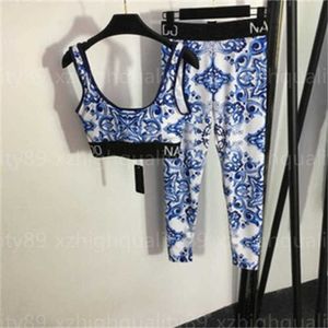 Chándal para mujer Chaleco de dos piezas Conjunto deportivo Conjunto deportivo Vintage Estampado floral Alfabeto Correas Cintura Tanque Pantalones ajustados elásticos Chándales de diseñador Traje de pantalón para mujer 55