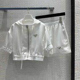 Trajes para mujer Diseñador Mujer Moda Conjunto de dos piezas Verano Protección solar Chándal Casual Pantalones cortos al aire libre Chaquetas Sudaderas