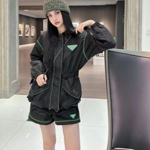 Dames tracksuits Designer Woman Two Piece Set Summer PRD Classic Triangle Logo Logo Hooded Zipper Sweatshirt Jacket Elastic Taille Shorts Set