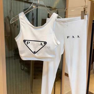 Suits de survêtement pour femmes tenues de yoga se couvrant le créateur de mode de gymnase de gym de sport imprimer les lettres de jogging décontracté courent une femme respirante