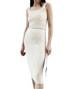 Ensembles de robe deux pièces pour femmes Simple lettre de haut niveau relief en relief à la mode gilet tricoté longue jupe à glissière costume dames mince robe sexy deux pièces jupes brutes