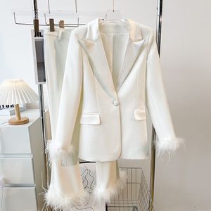 Dames Tweede stuk broek Autumn Spring Luxe Design Street Wear Women Suite Feathers White Blazer Sets Top Kwaliteit 230209