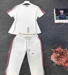 Pantalon de deux pièces pour femmes Tshirt à manche à manche avec des rayures colorées et un pantalon de logo décontracté en 2 pièces Luxur2675432