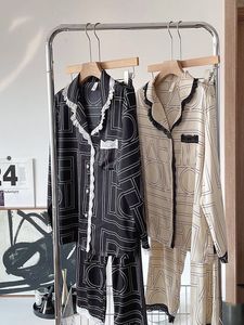 Dames tweedelige broek in set pyjama voor dames luxe merkontwerper lange mouwen lange mouwen tops jas pant outfit matching kleding 230921