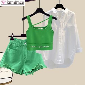 Pantalones de dos piezas para mujer estilo coreano de verano pantalones cortos casuales desgastados camisa de gasa blanca chaleco verde sujetador tres conjunto elegante 230317