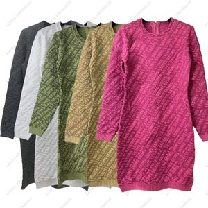 Vestidos de pasarela de una pieza para mujer Letras completas Alivio de punto Manga larga Diseñador de moda de lujo 5 colores Espectáculo callejero Falda de cadera de rap de invierno Vestido de fiesta ajustado