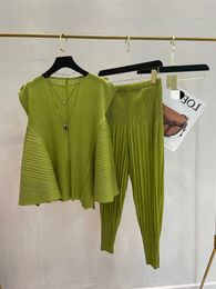 Pantalones de dos piezas para mujer, ropa de calle fruncida, 2 conjuntos para mujer y Top, camisa verde informal, conjunto plisado para mujer 230505