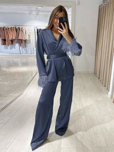 Pantalon de deux pièces pour femmes Summer Home Casual Suit 2 Set Loose Robes pour femmes endormies Satin Plumes Black Robe Top et 230817