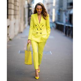 Pantalon de deux pièces pour femmes Blazer de luxe jaune Terno Costumes pour femmes Double boutonnage Revers à pointe Longueur régulière Veste de bureau formelle 230921
