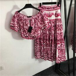 Conjunto de dos piezas para mujer Camiseta Tops Faldas Vintage Impreso Un cuello Manga corta Top Talle alto Dobladillo grande Media falda Vestido corto de dos piezas Ropa de diseñador