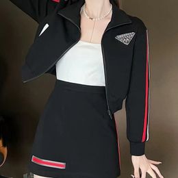 Conjuntos de dos piezas para mujer Vestido jaket pantalones cortos ropa de diseñador prendas de vestir exteriores diseñador de lujo chaqueta de mujer manga larga estilo de ocio ropa deportiva con tamaño MLXL C132