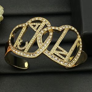 Femmes Très Belle Designer Bracelets Diamant Bracelets Hommes Femmes Marque Lettre Bracelet 18k Or Cuivre Bijoux Bracelet Manchette De Mariage Amant Cadeaux Bijoux