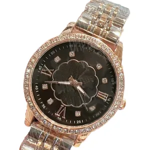 Reloj para mujer Diseñador de oro rosa Hebilla plegable Reloj de diamantes Fecha 32 mm Correa de acero inoxidable Relojes Batería de cuarzo luminosa de alta calidad SB069 C4