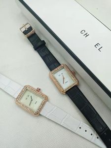 Montre femme pour femmes montres dames quartz hommes montre-bracelet de luxe rectangle petit cadran montre design bracelet en cuir montre canal de haute qualité